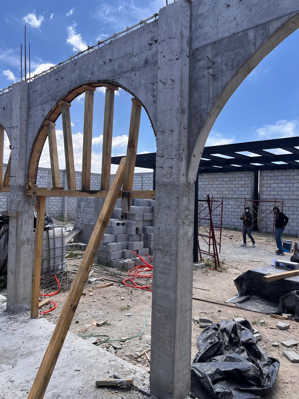 Detalle de arcos de concreto durante su construcción